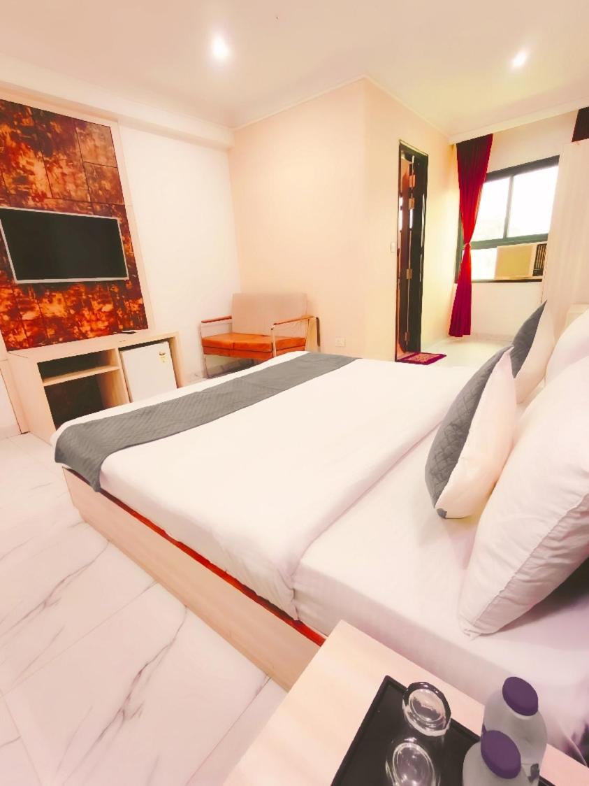 Hotel Almora Sky Near By Delhi International Airport With - Free Airport Pickup And Drop New Delhi Extérieur photo