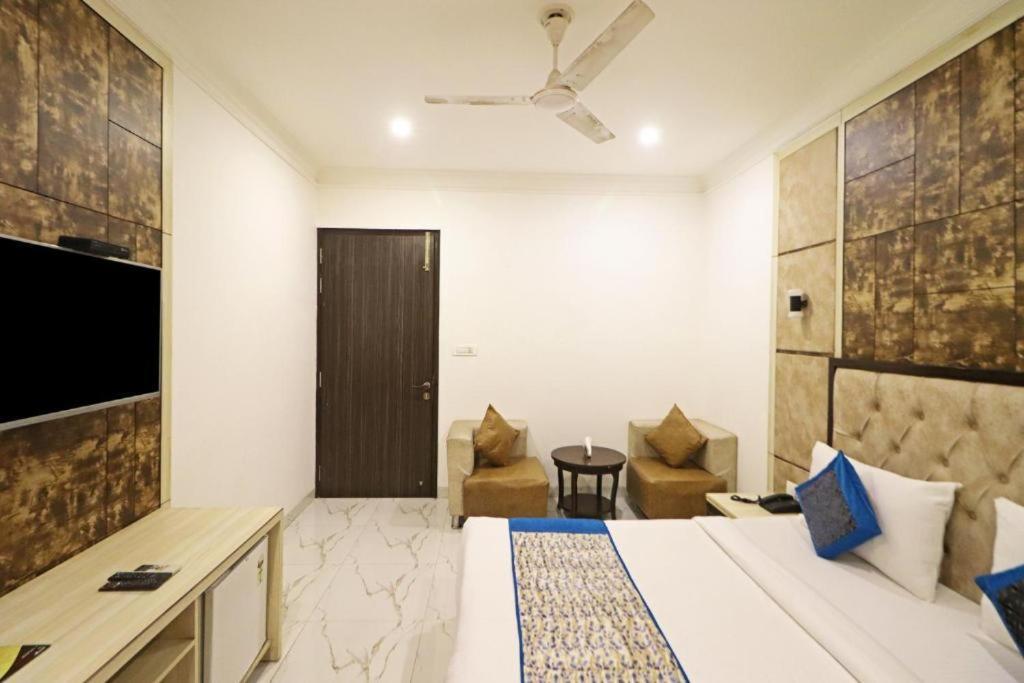 Hotel Almora Sky Near By Delhi International Airport With - Free Airport Pickup And Drop New Delhi Extérieur photo
