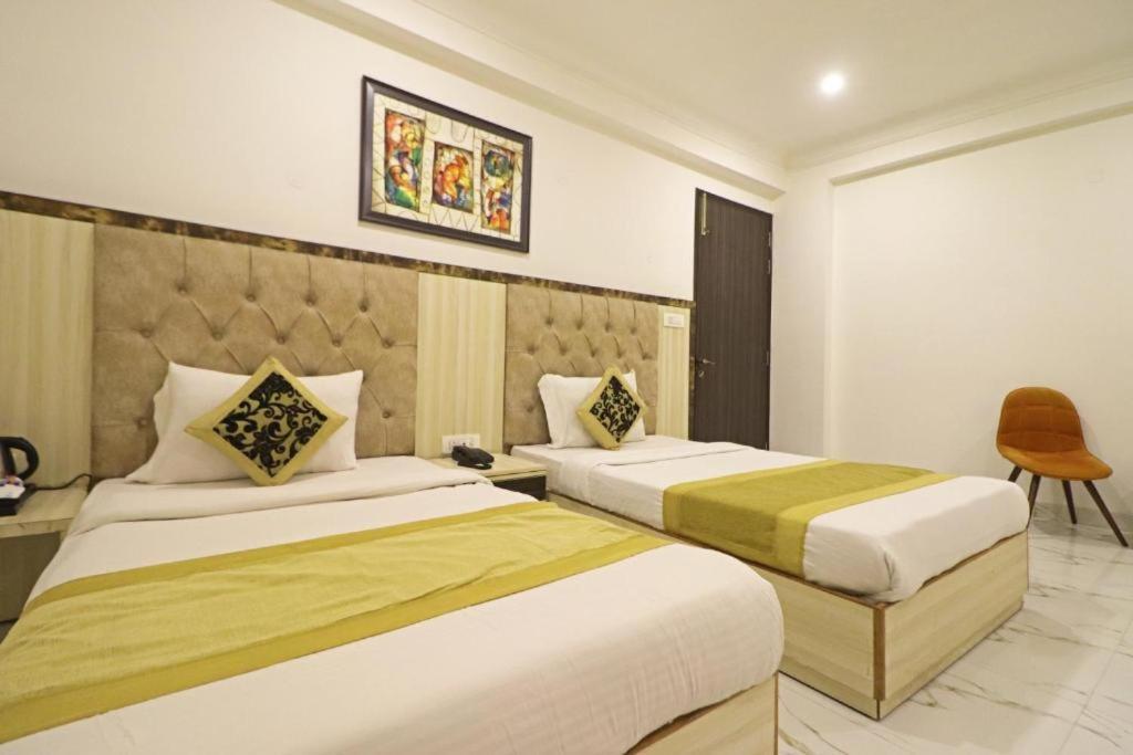 Hotel Almora Sky Near By Delhi International Airport With - Free Airport Pickup And Drop New Delhi Extérieur photo