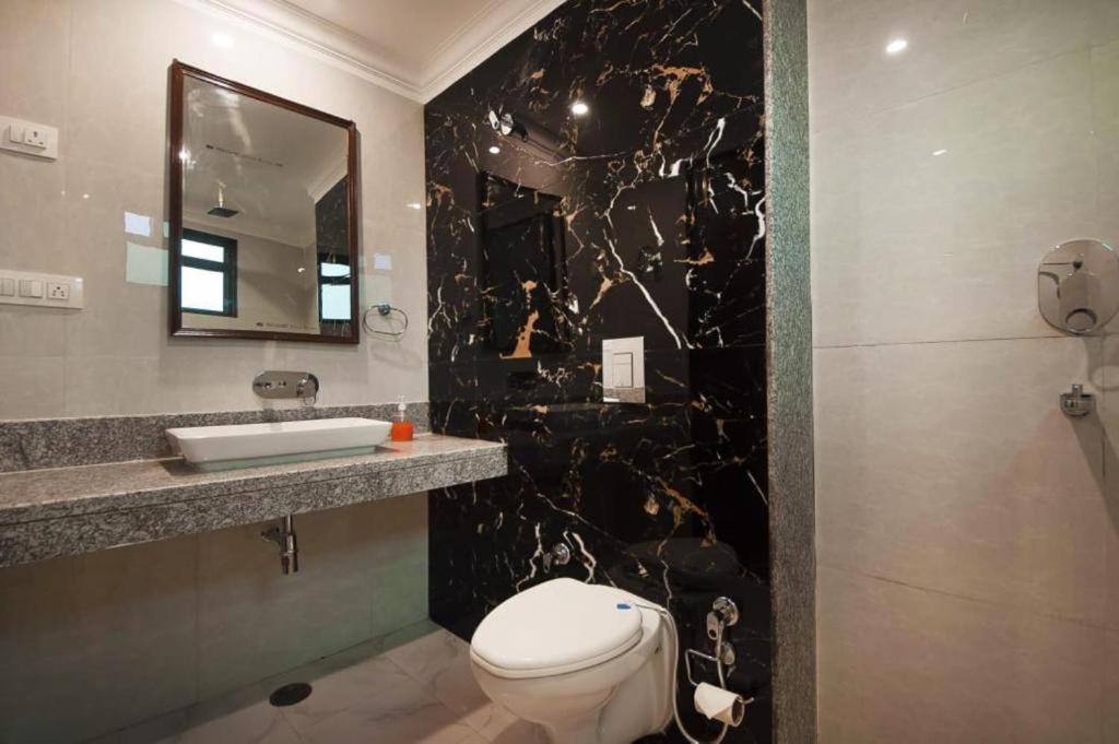 Hotel Almora Sky Near By Delhi International Airport With - Free Airport Pickup And Drop New Delhi Extérieur photo