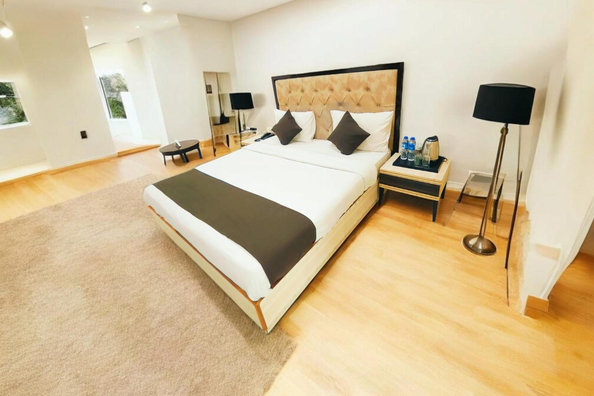 Hotel Almora Sky Near By Delhi International Airport With - Free Airport Pickup And Drop New Delhi Extérieur photo