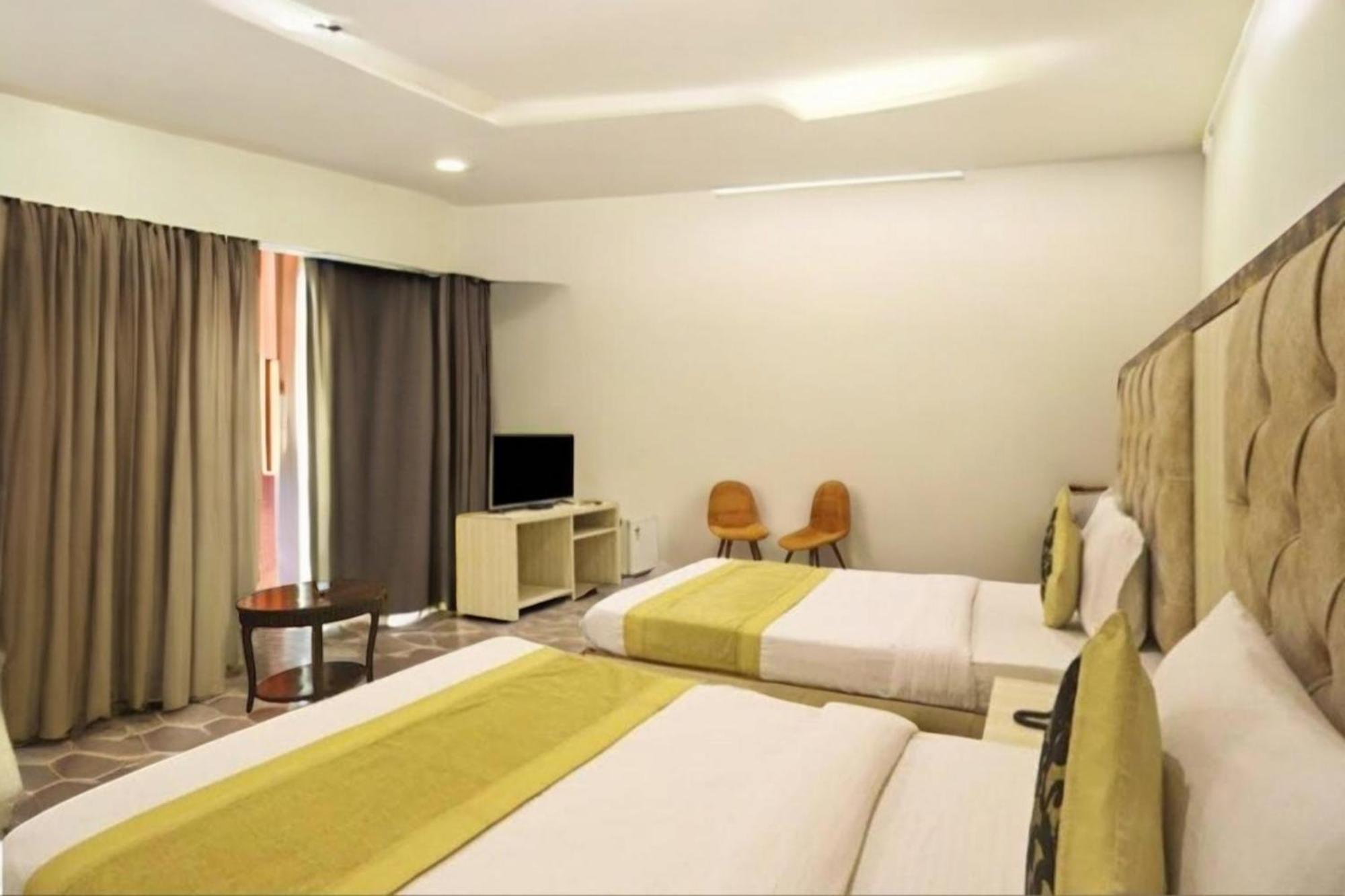 Hotel Almora Sky Near By Delhi International Airport With - Free Airport Pickup And Drop New Delhi Extérieur photo