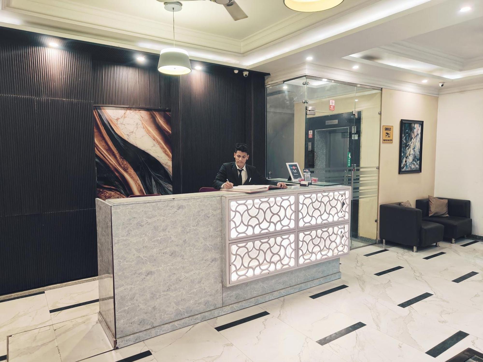 Hotel Almora Sky Near By Delhi International Airport With - Free Airport Pickup And Drop New Delhi Extérieur photo