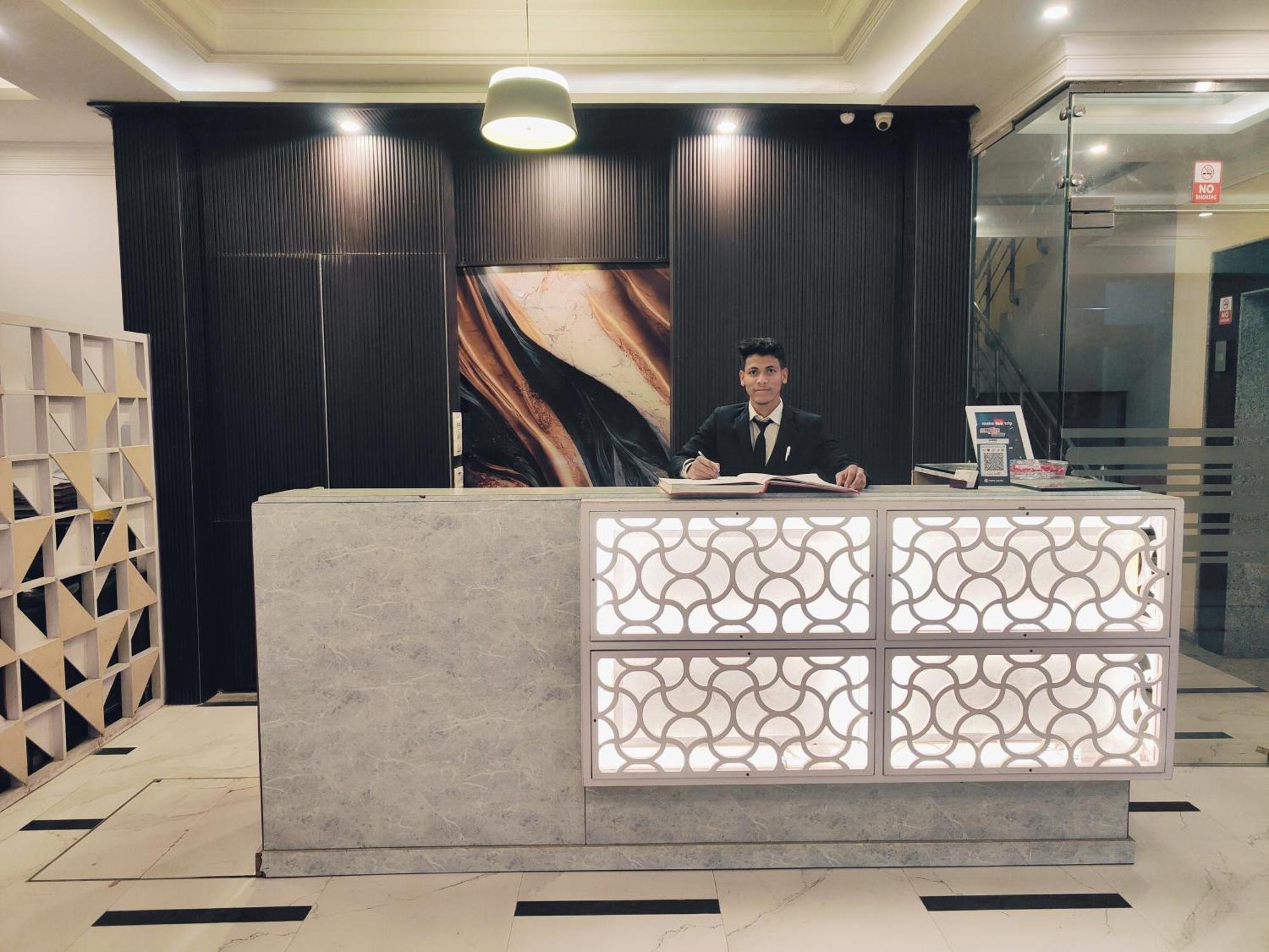 Hotel Almora Sky Near By Delhi International Airport With - Free Airport Pickup And Drop New Delhi Extérieur photo