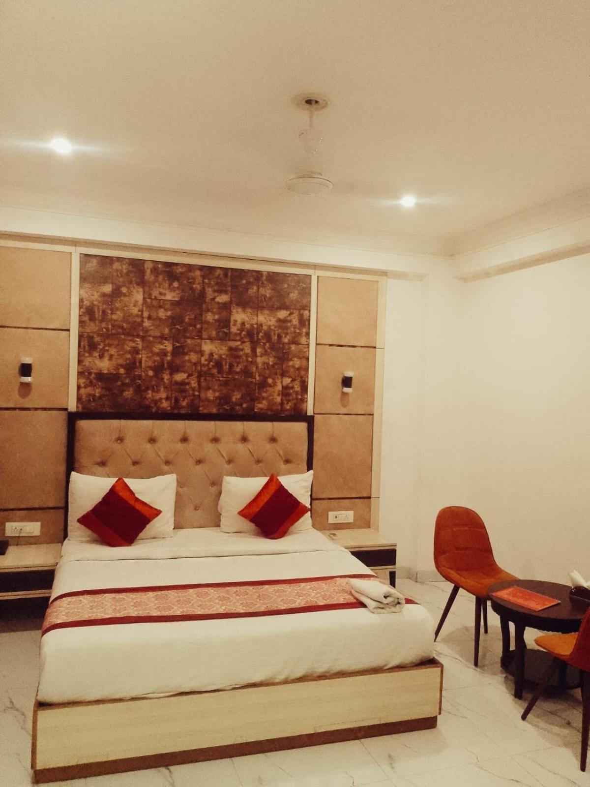 Hotel Almora Sky Near By Delhi International Airport With - Free Airport Pickup And Drop New Delhi Extérieur photo